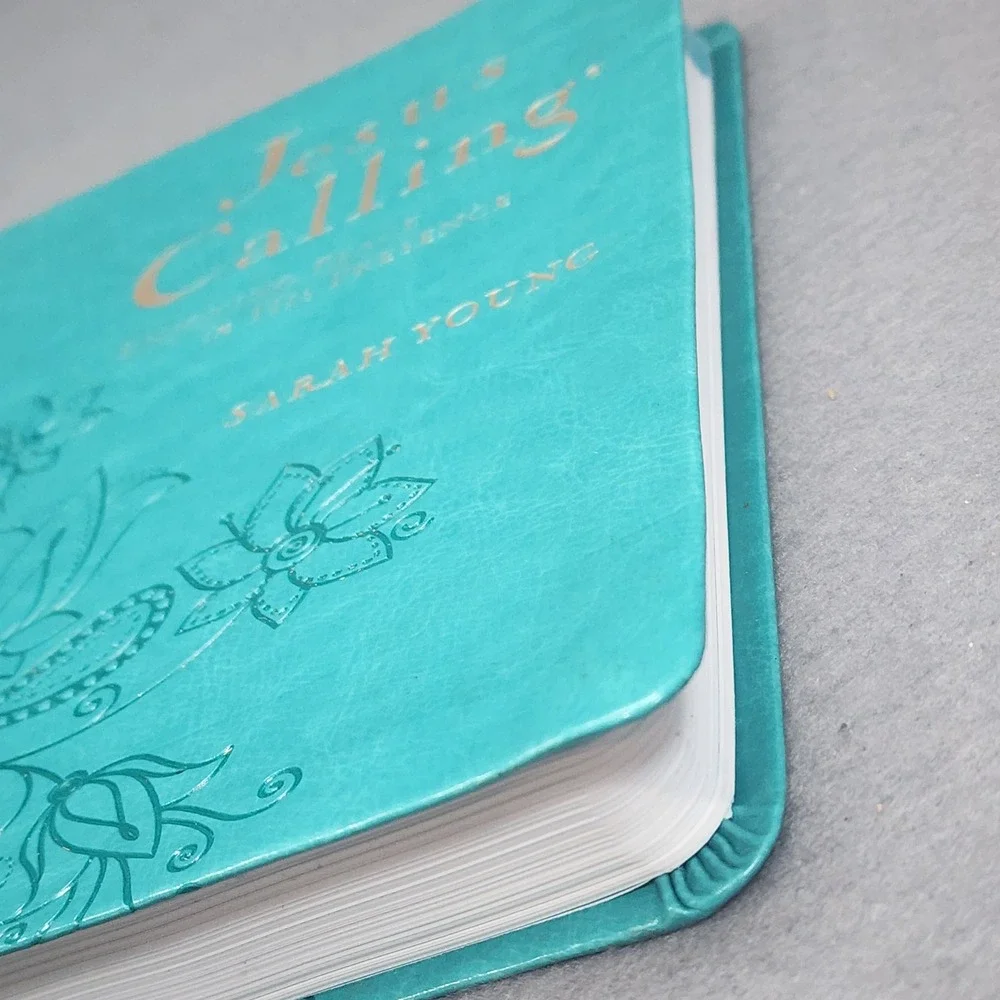 Sarah Young‎ Jesus Calling Devotional Teal Faux Leather Floral Embossed Unisex